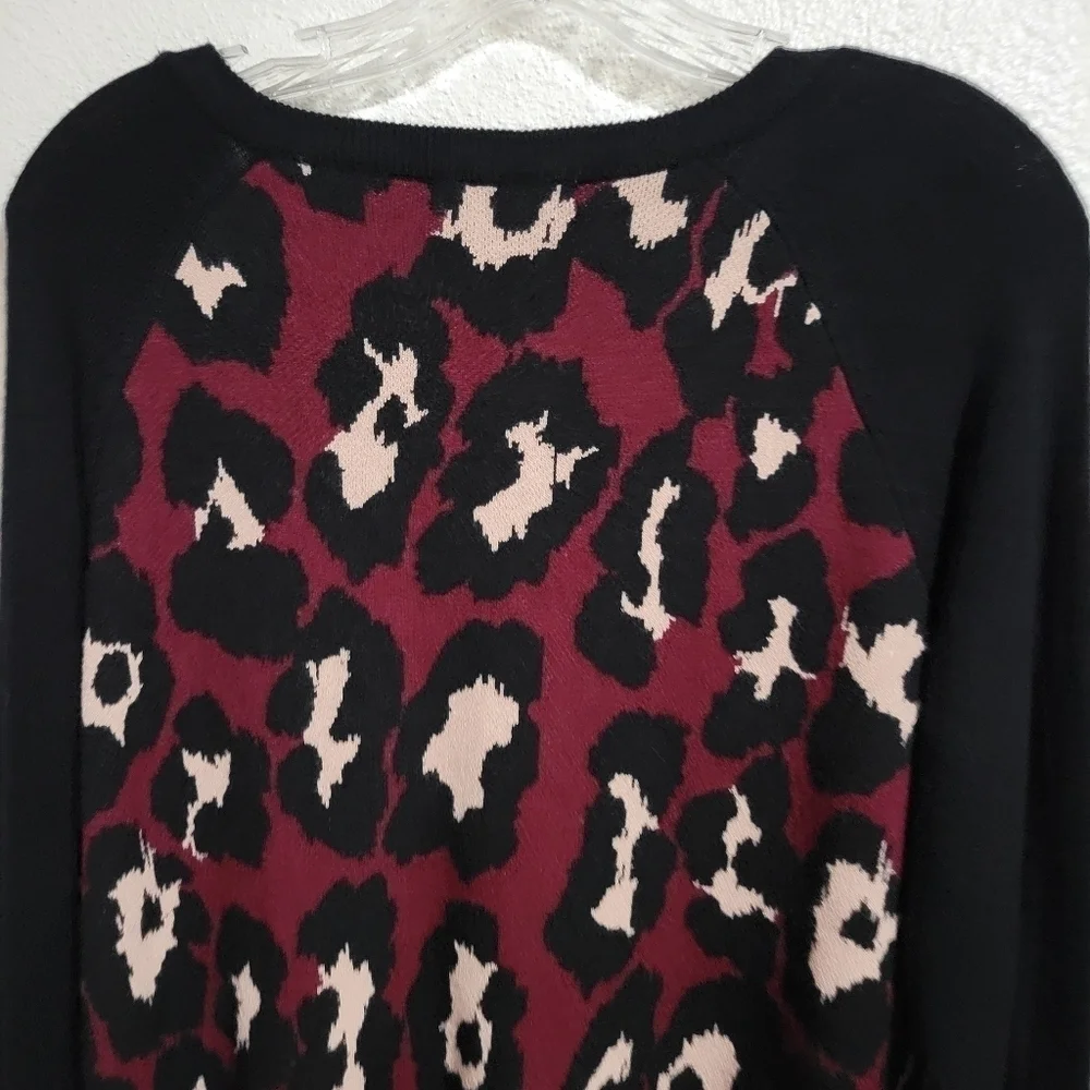 Romeo and Juliet Couture zip up sweater cheetah print size Large